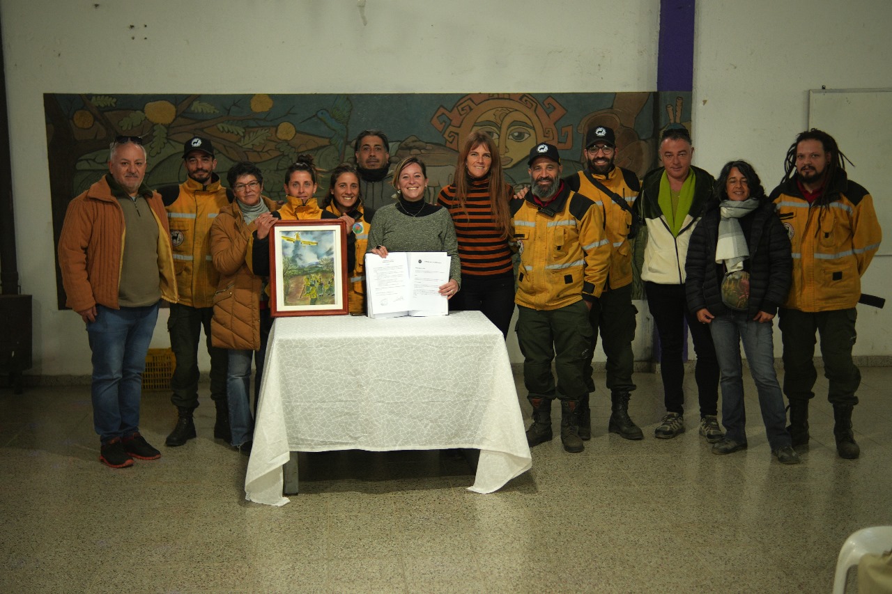 Villa Cerro Azul: La Brigada Forestal Kamchira se incorporó a la Junta Comunal de Protección Civil