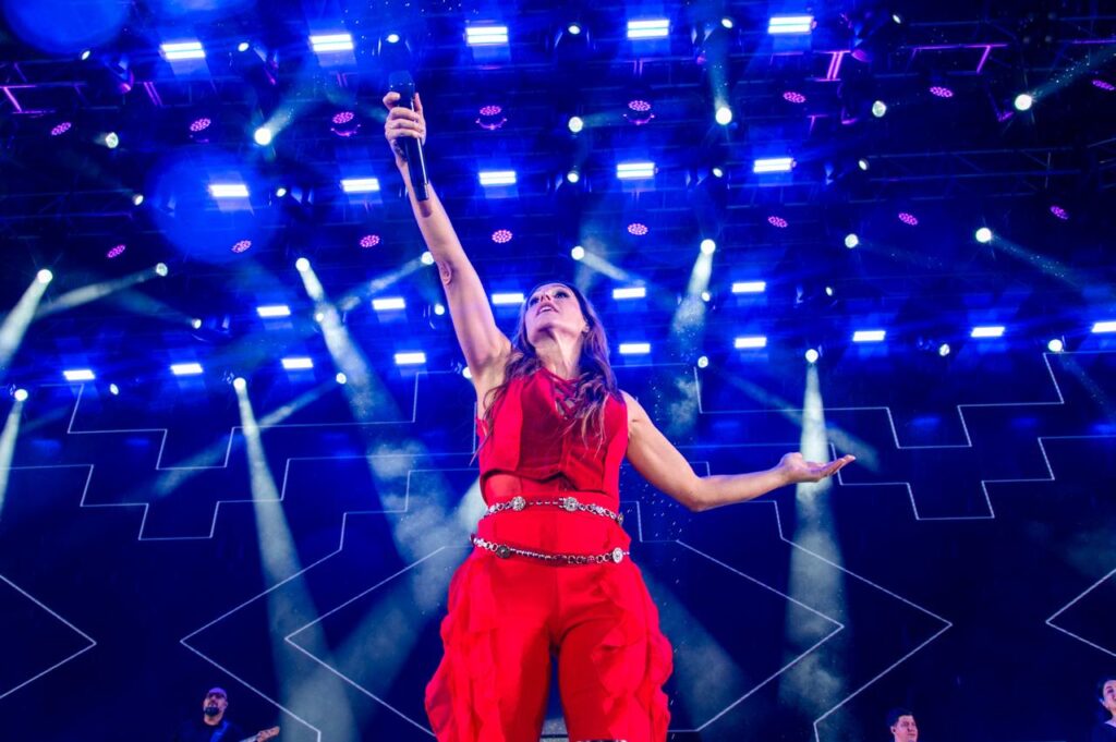 Lluvia, folklore y emoción: La Sole brilló en una noche que terminó suspendida