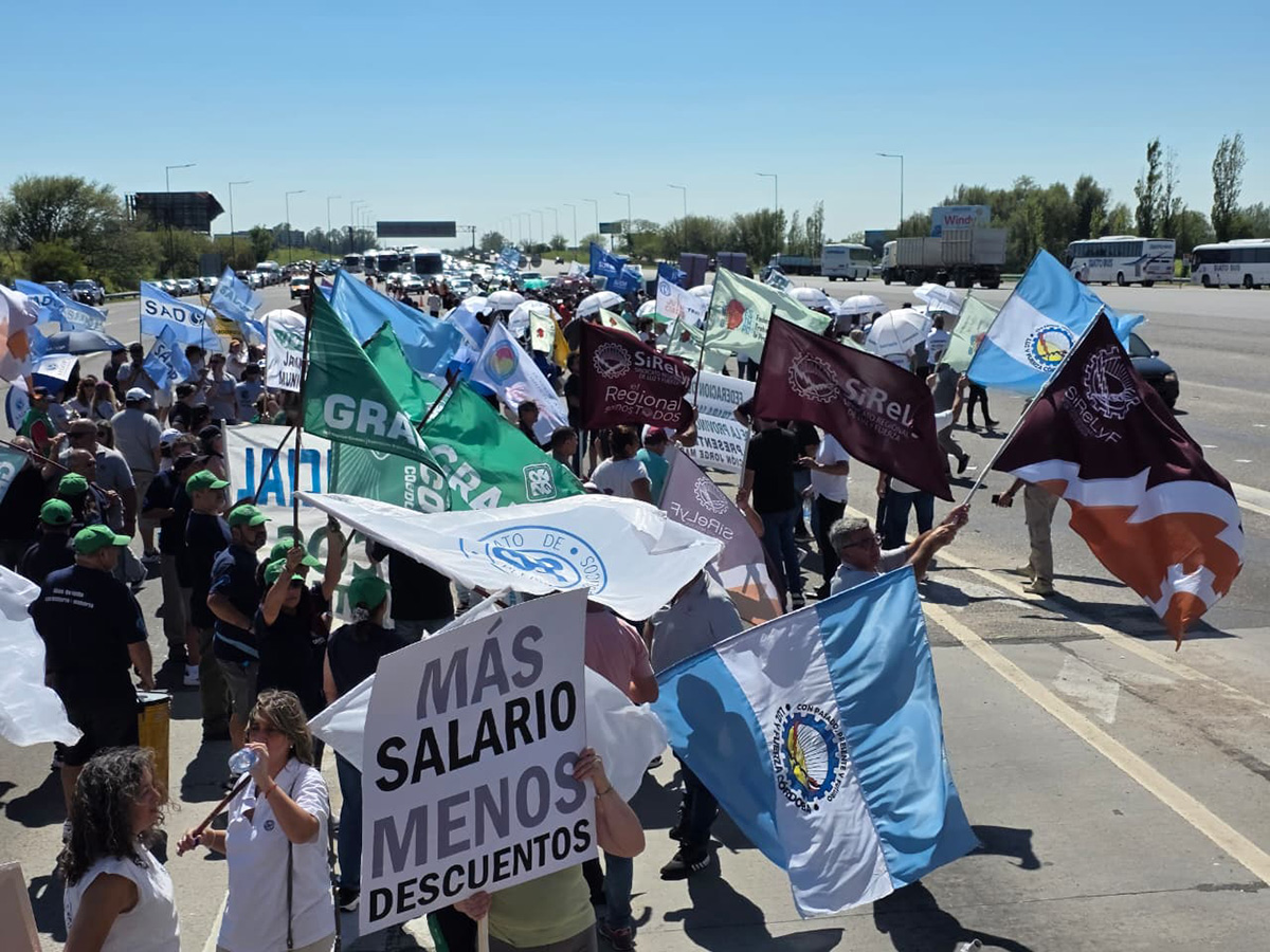 Gremios estatales protestaron en el ingreso a Jesús María contra la reforma jubilatoria