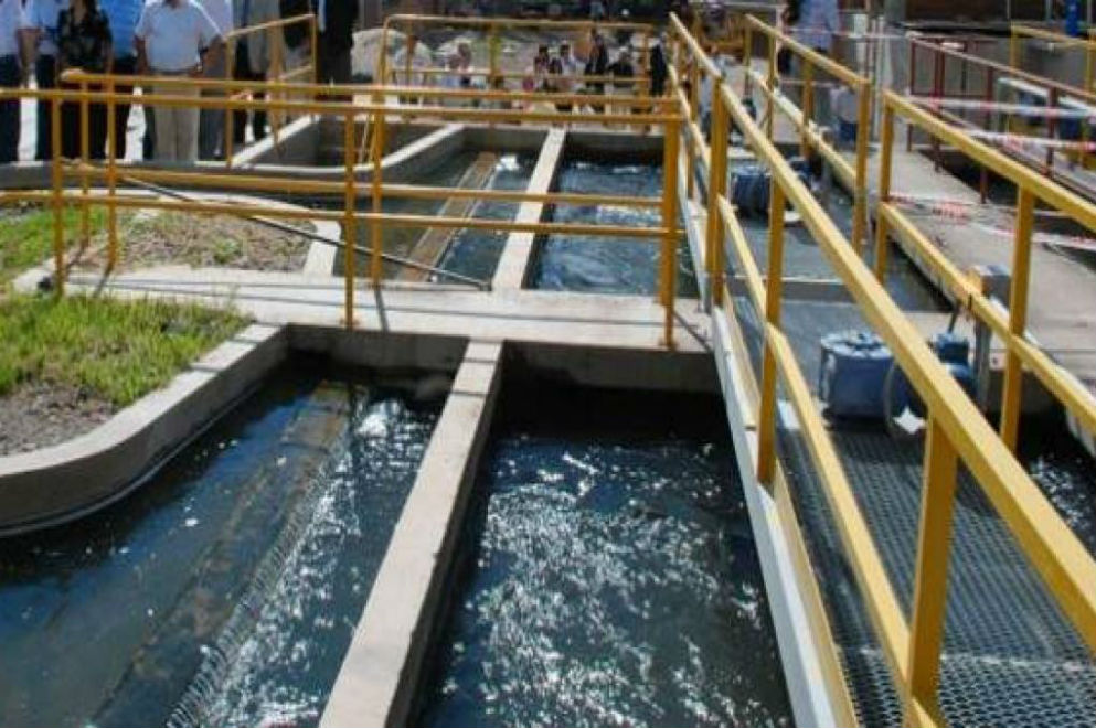 Agua en Sierras Chicas: cómo funciona el sistema y la polémica por la deuda