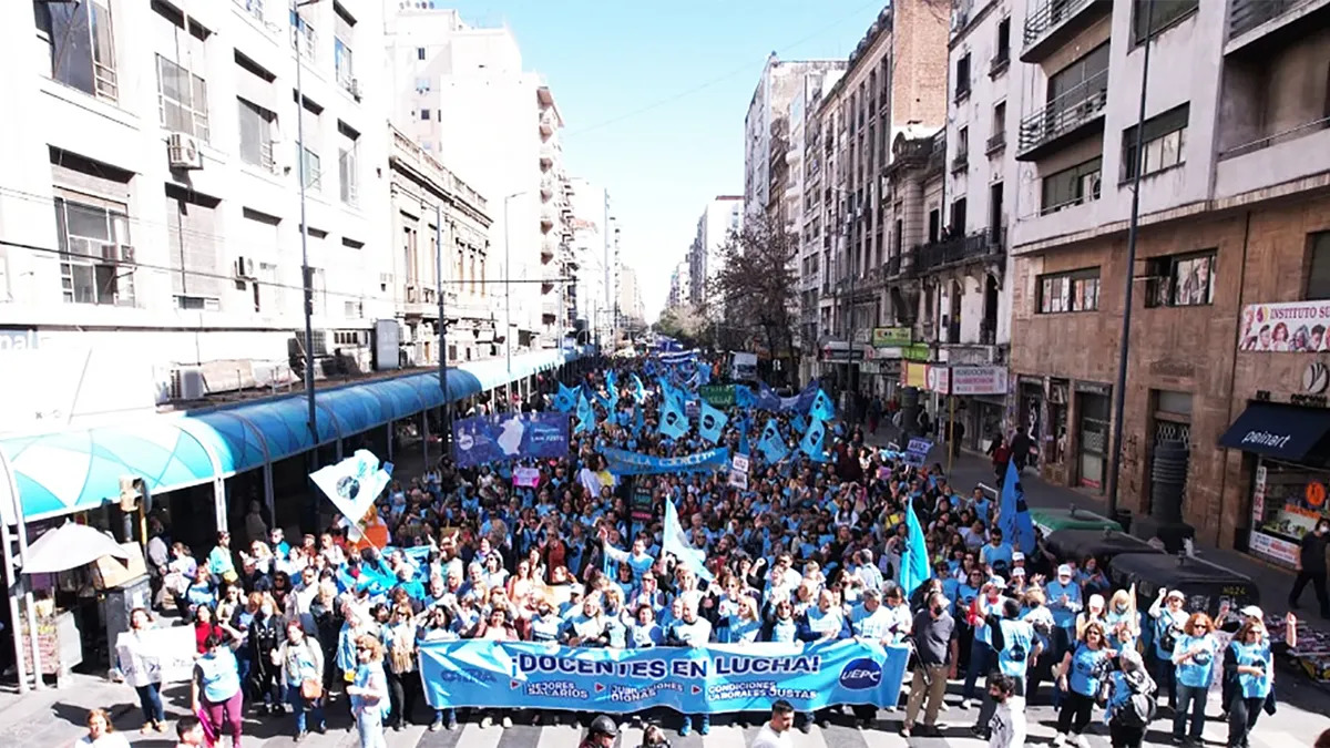 Paro docente en el arranque de clases: fuerte adhesión y movilización en Córdoba