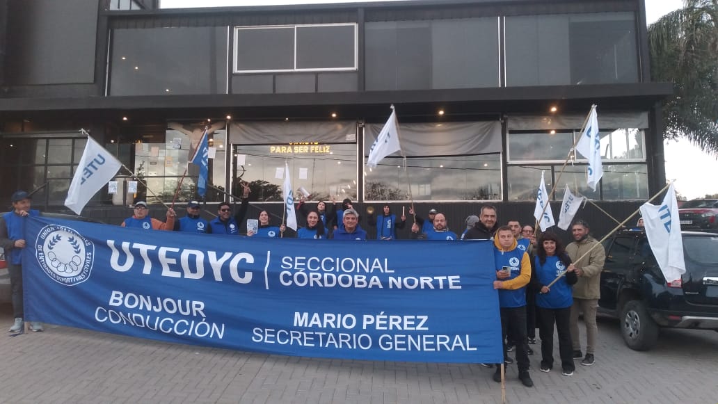 UTEDyC protestó frente al gimnasio Zoom de Villa Allende por despidos y trabajo irregular