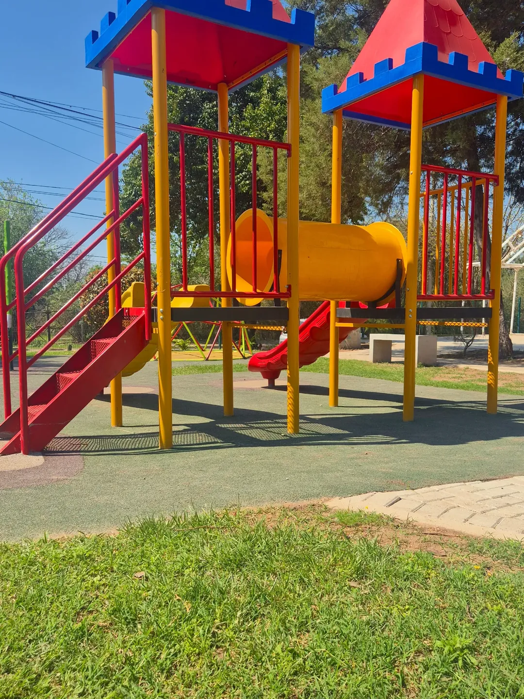 Barrio La Cruz estrenó plaza: comunidad, juegos y nueva identidad