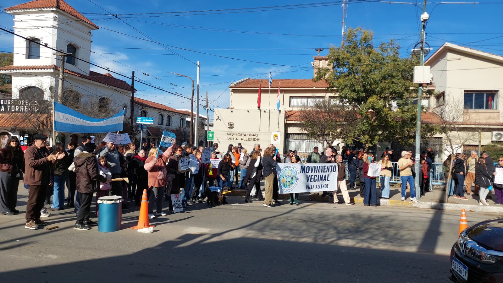 Comerciantes protestaron contra el parking en Villa Allende y anticipan un plan de lucha: “Nos están fundiendo”