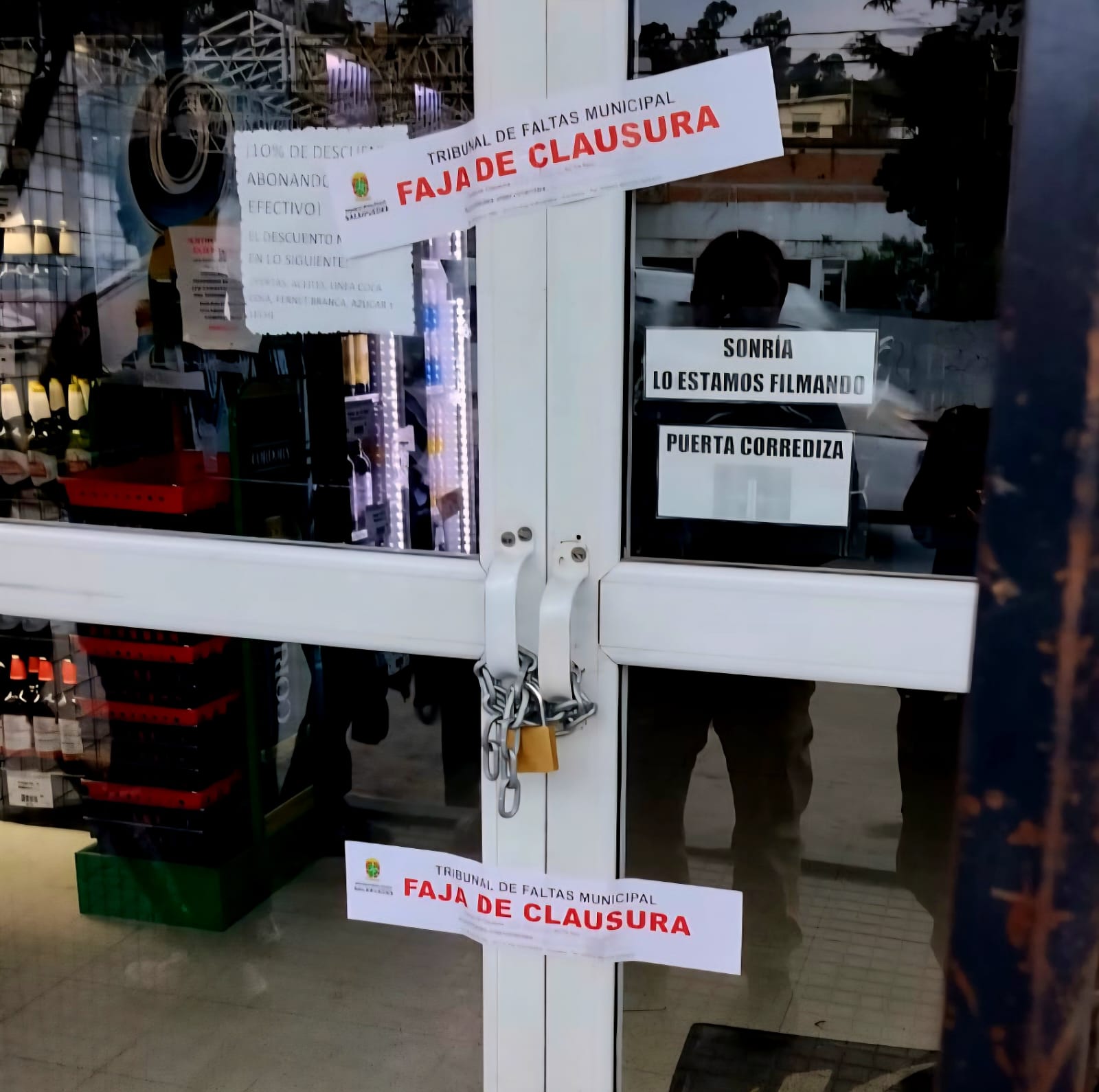Clausuran preventivamente supermercado por irregularidades sanitarias