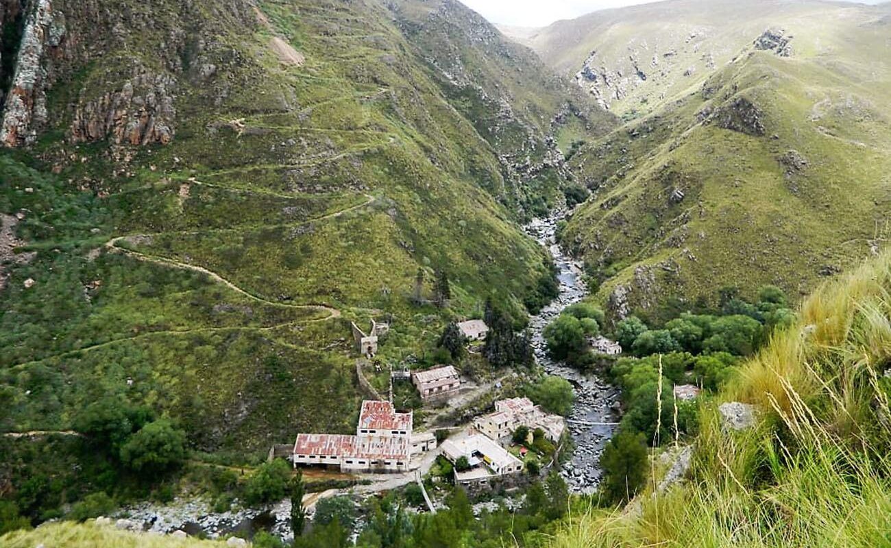 Pueblo Escondido: una aventura entre historia y montañas